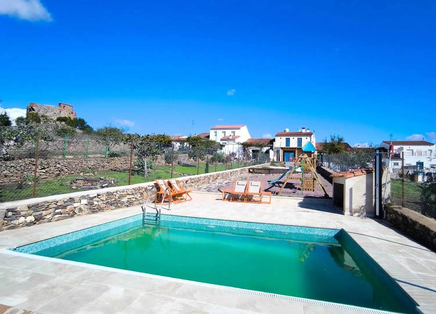 Fuerte Trece Apartment Encinasola